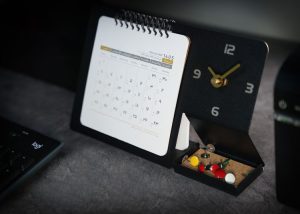 تقویم رومیزی به همراه ساعت (کد 212)